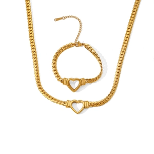 Elegantes vergoldetes Panzerketten-Set mit Halskette und Armband mit Herzanhängern