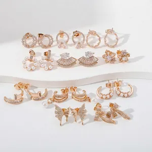 Boucles D'oreilles Puces En Cuivre Élégantes Pour Femmes Avec Zircone Et Künstliche Perle Imitation Design Papillon Géométrique