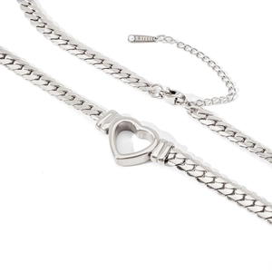 Collier maille gourmette plate avec pendentif cœur ajouré en acier inoxydable