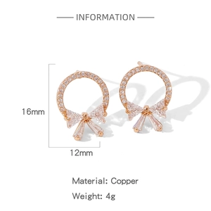 Détail de boucles d'oreilles nœud en or rose avec zircons, dimensions de 16x12 mm