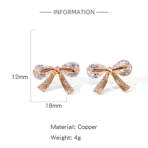 Détail des boucles d'oreilles papillon dorées avec matériau en cuivre et dimensions