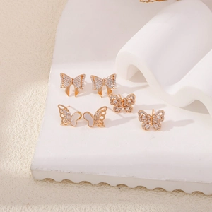 Ensemble de boucles d'oreilles papillon dorées avec cristaux et incrustation nacre