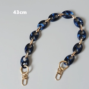 Detail of 43cm blue marble resin bag strap chain with gold metal lobster clasps
