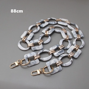 Detail view of 88cm vintage acrylic chain strap with marble texture and gold clasps