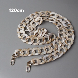 Detail of 120cm marble pattern resin bag chain with gold-tone lobster clasps
