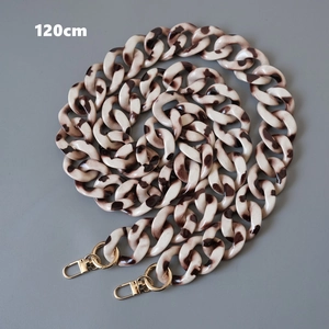 Dettaglio catena per borsa leopardata da 120cm con fermagli a moschettone dorati