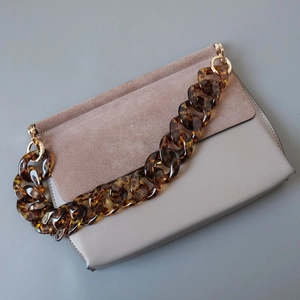 Borsa a tracolla vintage con catena in acrilico leopardato e pelle scamosciata