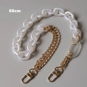 Sangle 60cm avec anneaux acryliques nacrés, maillons givrés et chaînes en métal doré