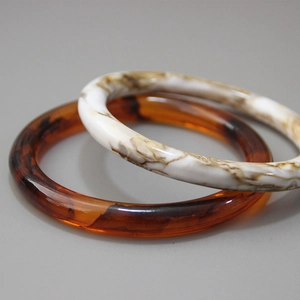 Handmade 10cm resin round ring handle with amber tortoise and white marble texture