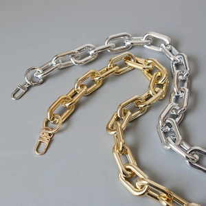 Polished thick metal chain shoulder straps in gold and silver with lobster clasps