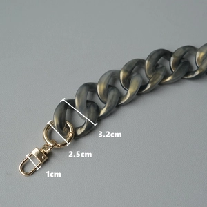 Cadena vintage de resina acrílica para bolso en mármol gris con hebillas de metal oro
