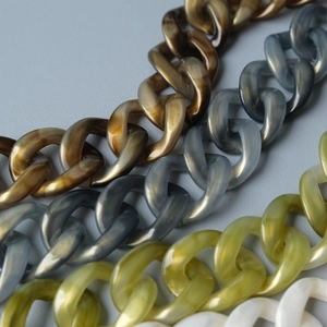 Cadenas de resina acrílica para bolsos en ámbar, gris, verde y blanco con textura