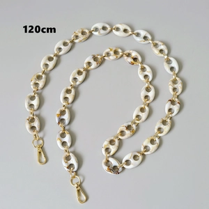 Detail of 120cm marble resin link chain with leopard print and gold metal clasps