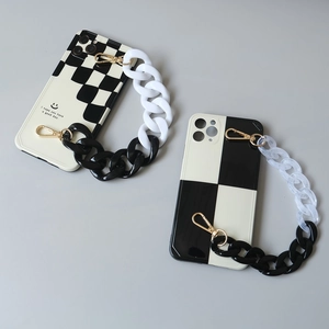 Détails de coques de téléphone à damier avec chaînes en résine acrylique et fermoirs