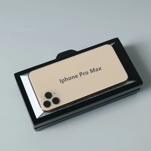 Abendtasche aus Acryl in Schwarz mit Glitzer-Ecken passend für iPhone Pro Max Modelle