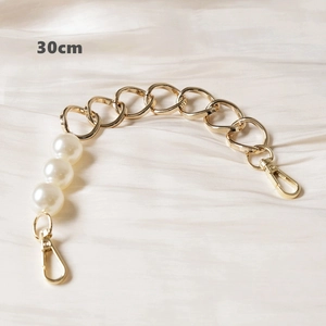 Detail of 30cm gold metal chain with large rings and white pearls for DIY handbags