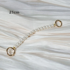 Detail of 21cm elegant white pearl chain strap with gold circular spring ring clasps