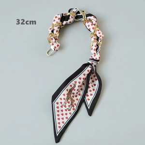 Detailed 32cm silk scarf purse handle with red heart and giraffe pattern on golden chain