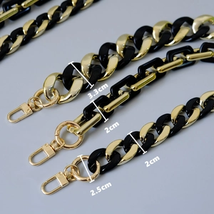 Dreiteilige klobige Kettengurte aus schwarzem und goldenem Acrylharz für Taschen