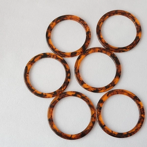 Close-up of 11.8cm vintage amber resin handles for DIY bags with tortoise texture