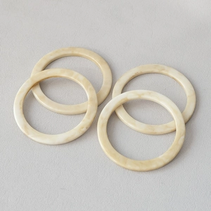 Detailed macro view of retro 11.8cm marble resin circular bag handles for DIY crafts