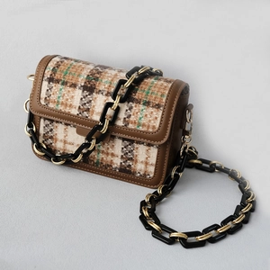 Fashion tweed crossbody bag with chunky black and gold resin chain strap for women