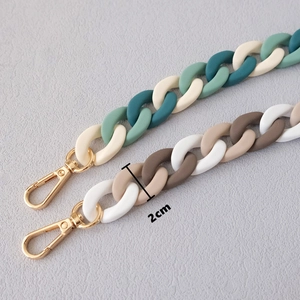 Detailed view of 2cm wide matte acrylic resin chain links with golden metal lobster clasps