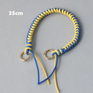 Detail of a 35cm blue and yellow woven handle chain with gold ring clasps