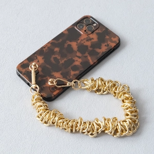 Coque iPhone à motif écaille de tortue avec une élégante chaîne en métal doré amovible