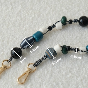 Bandoulière chic en perles acryliques avec perles multicolores et fermoirs dorés