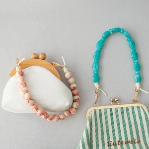 Fashionable acrylic bead chain strap for vintage kiss-lock pouches and crossbody bags