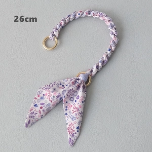 Detail view of 26cm lavender floral fabric braided bag strap with gold metal rings