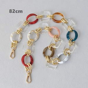 Macro shot of an 82cm resin chain with colorful links and golden metal lobster clasps