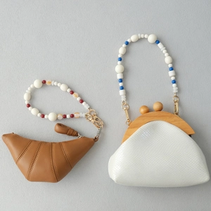 Sacs à bandoulière en perles acryliques avec cuir croissant et cadre en bois vintage