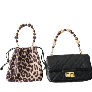 Winter wooden bead handle handbag set with leopard bucket and black quilted flap bag