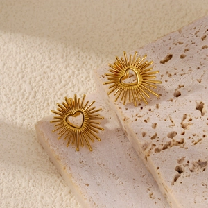 Französischer Stil 18k Gold Herz Sonnenblumen Ohrstecker auf minimalistischem Stein
