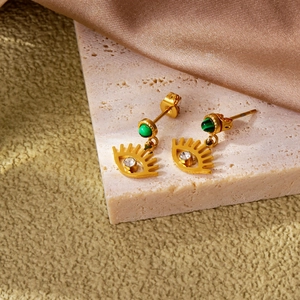 Orecchini a occhio greco in oro 18k con perline verde smeraldo e zircone scintillante