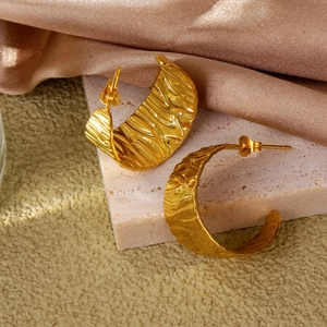 Vintage Gold Plated Stainless Steel C Shaped Hoop Earrings For Women French Minimalist Irregular Textured Leaf Geometric Earrings Jewelry