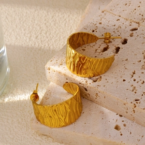 French style 18K gold C-shaped leaf hoop earrings with textured ripple finish on stone