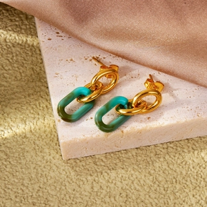 Boucles d'oreilles géométriques en acrylique vert foncé et acier inoxydable doré 18 carats