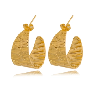 Minimalist 18K gold-plated C-shaped leaf hoop earrings with natural textured finish