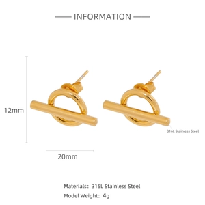 Detail of 316L stainless steel geometric OT earrings with 20mm x 12mm size and 4g weight