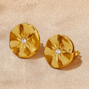 Boucles d'oreilles en acier inoxydable doré 18 carats au design de tournesol et zircon