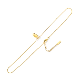Élégant pendentif lingot Yuan Bao en or 18 carats avec fine chaîne serpent pour femme