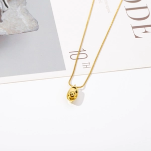 Collier chaîne serpent dorée avec pendentif traditionnel chinois Sycee Yuanbao en lingot d'or