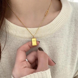 Minimalistische Goldbarren-Anhänger-Halskette mit rechteckigem Anhänger an feiner Kette