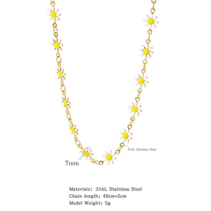 Detailed view of 316L stainless steel chain with white enamel daisy pendants