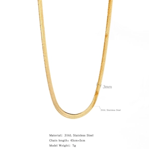 Dettaglio della collana a catena serpente dorata da 3mm in acciaio inossidabile 316L