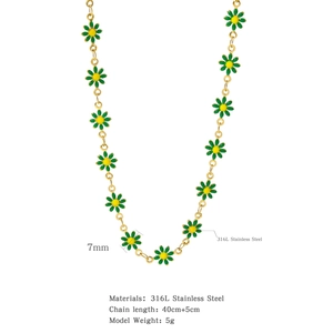 Macro detail of 316L stainless steel chain with 7mm enamel daisy charms for women