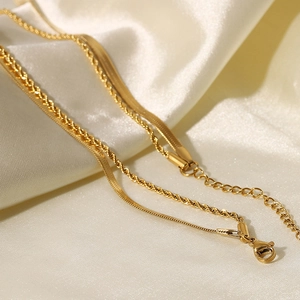 Collier double rang plaqué or 18 carats avec chaîne serpent et maille torsadée classique